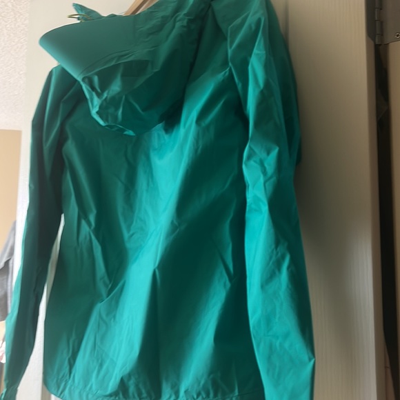 MEC windbreaker/ shell & t-shirt combo - Picture 13 of 17